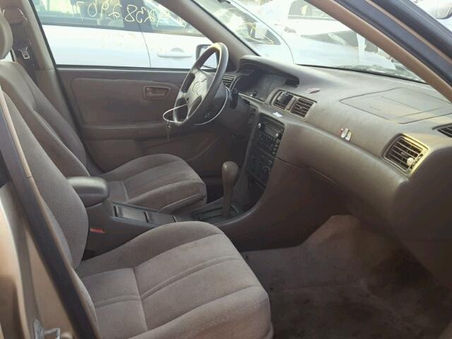 JT2BG22K8Y0465788 - 2000 TOYOTA CAMRY CE BEIGE photo 5