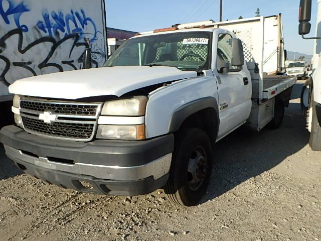 1GBJC34DX7E184620 - 2007 CHEVROLET SILVERADO WHITE photo 2