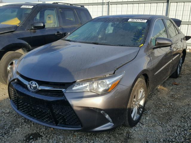 4T1BF1FK8GU575886 - 2016 TOYOTA CAMRY LE CHARCOAL photo 2