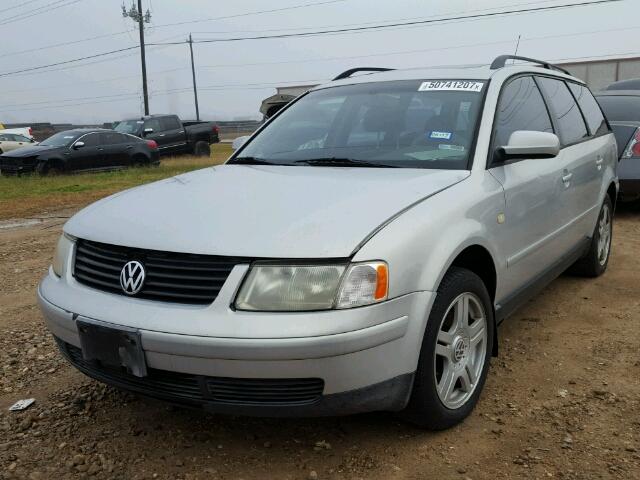 WVWVD23B6YE254751 - 2000 VOLKSWAGEN PASSAT GLX SILVER photo 2