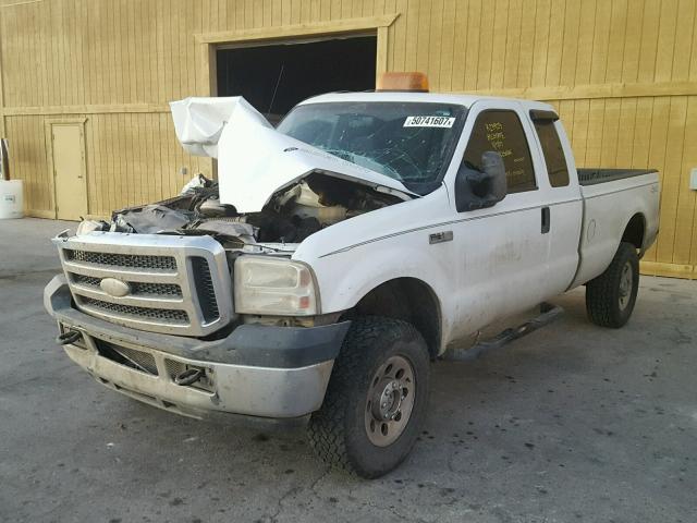 1FTWX31596ED10497 - 2006 FORD F350 SRW S WHITE photo 2