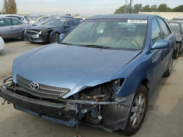 4T1BF30K83U560528 - 2003 TOYOTA CAMRY LE BLUE photo 2