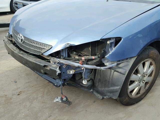 4T1BF30K83U560528 - 2003 TOYOTA CAMRY LE BLUE photo 9