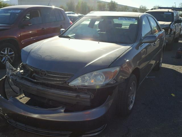 JTDBE32K030138751 - 2003 TOYOTA CAMRY LE გრაფიტი ფოტო 2