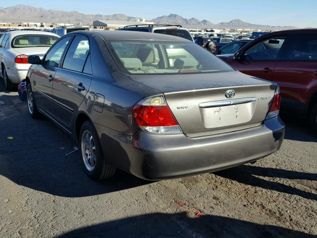 JTDBE32K030138751 - 2003 TOYOTA CAMRY LE CHARCOAL photo 3