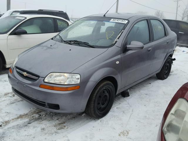 KL1TD56606B680402 - 2006 CHEVROLET AVEO BASE GRAY photo 2