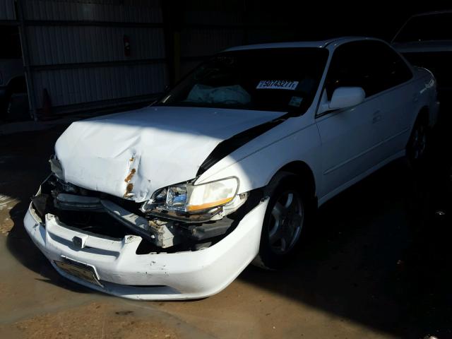 1HGCG165XXA000563 - 1999 HONDA ACCORD EX WHITE photo 2