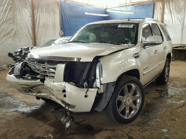 1GYS4CEF5BR114581 - 2011 CADILLAC ESCALADE P WHITE photo 2