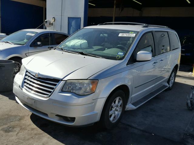 2A4RR5DX7AR473025 - 2010 CHRYSLER TOWN & COU SILVER photo 2
