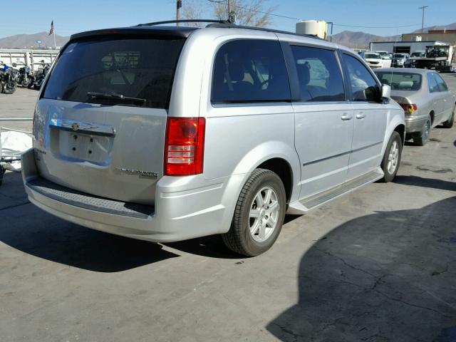 2A4RR5DX7AR473025 - 2010 CHRYSLER TOWN & COU SILVER photo 4