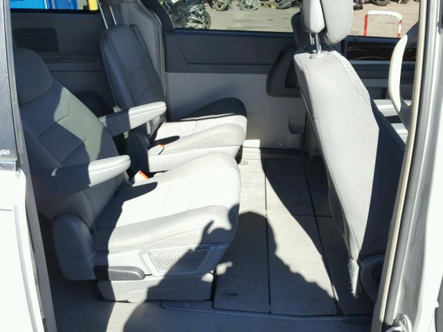 2A4RR5DX7AR473025 - 2010 CHRYSLER TOWN & COU SILVER photo 6