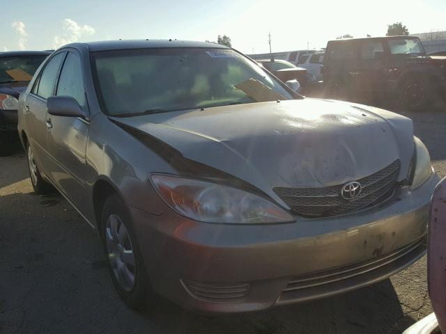 JTDBE30K220121547 - 2002 TOYOTA CAMRY LE GOLD photo 1
