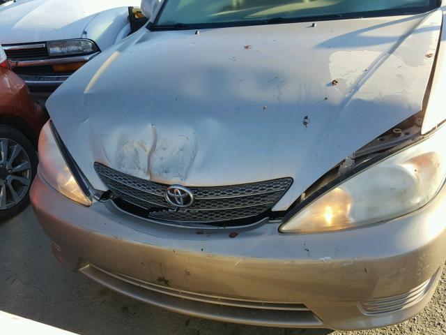 JTDBE30K220121547 - 2002 TOYOTA CAMRY LE GOLD photo 9