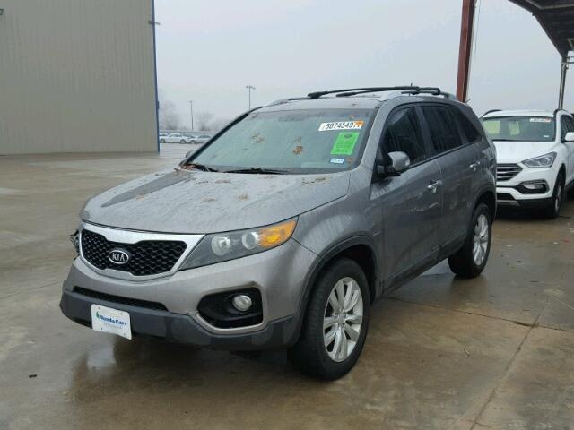 5XYKU4A19BG074705 - 2011 KIA SORENTO EX GRAY photo 2