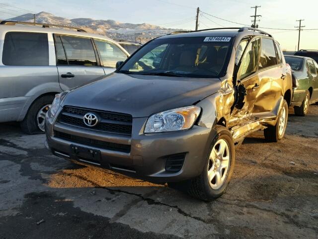 2T3BF4DV2BW174140 - 2011 TOYOTA RAV4 GRAY photo 2