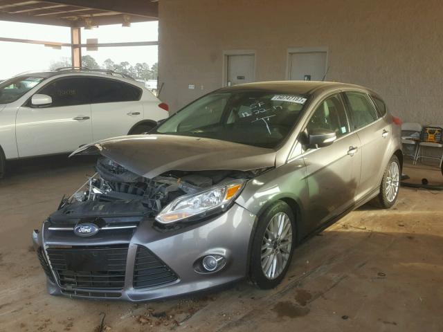 1FAHP3M20CL372023 - 2012 FORD FOCUS SEL GRAY photo 2