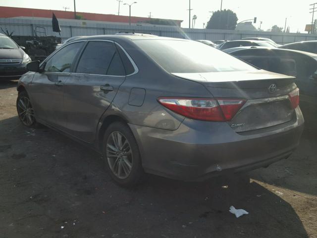 4T1BF1FK5GU156734 - 2016 TOYOTA CAMRY LE GRAY photo 3