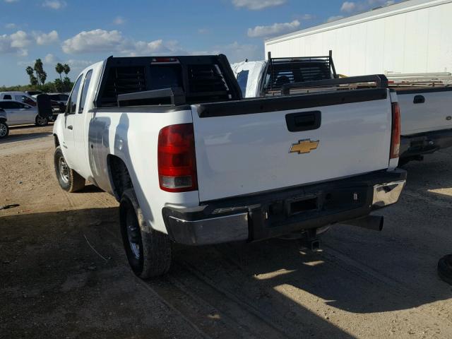 1GTHC396X8E155026 - 2008 GMC SIERRA C35 WHITE photo 3