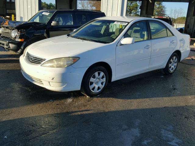 4T1BE32K16U658448 - 2006 TOYOTA CAMRY LE WHITE photo 2