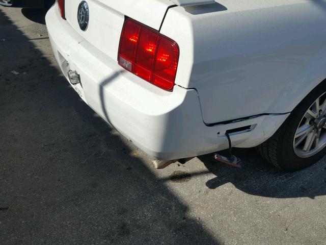 1ZVFT80N865157831 - 2006 FORD MUSTANG WHITE photo 9