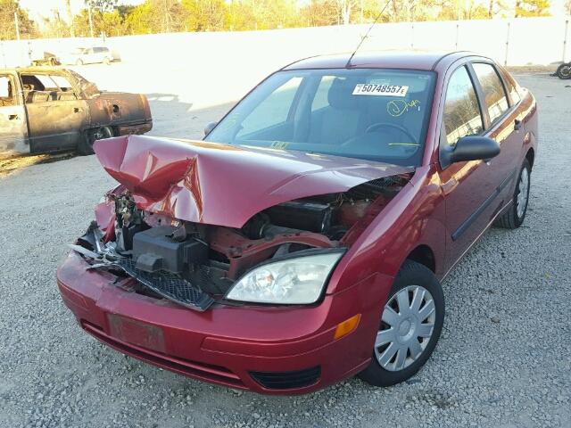 1FAFP34N85W256068 - 2005 FORD FOCUS ZX4 RED photo 2
