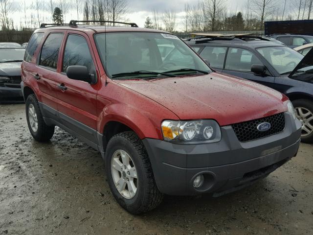 1FMYU93155DA12611 - 2005 FORD ESCAPE XLT RED photo 1