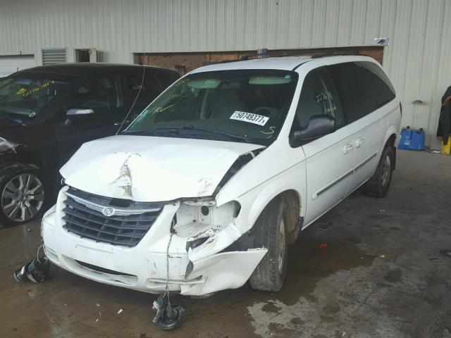 2A4GP54L96R781654 - 2006 CHRYSLER TOWN & COU WHITE photo 2