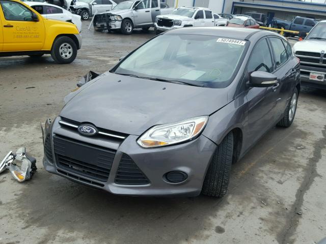 1FADP3K25EL152977 - 2014 FORD FOCUS SE CHARCOAL photo 2