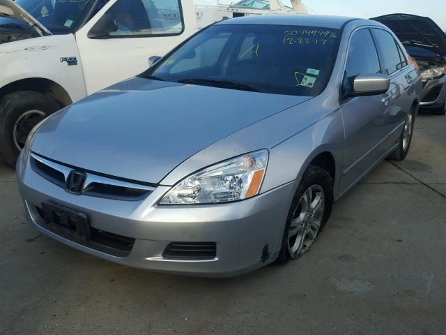 1HGCM56396A070570 - 2006 HONDA ACCORD SE SILVER photo 2