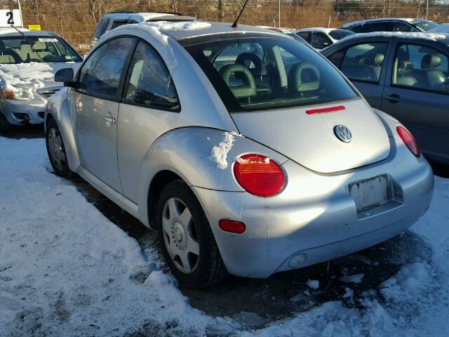 3VWDD21C9YM482824 - 2000 VOLKSWAGEN NEW BEETLE ვერცხლისფერი ფოტო 3