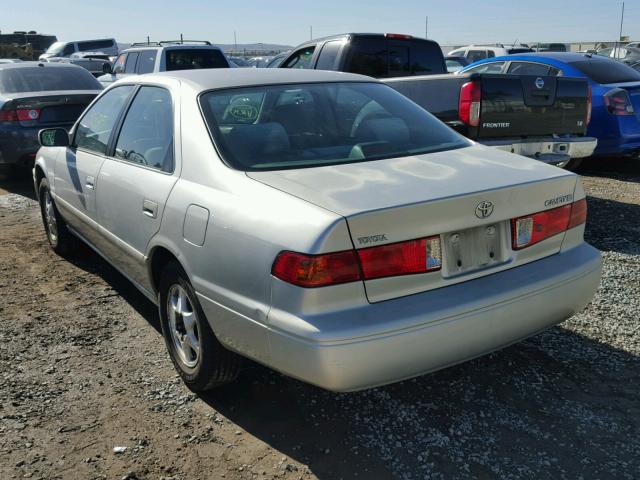 4T1BG22K8YU001668 - 2000 TOYOTA CAMRY CE SILVER photo 3