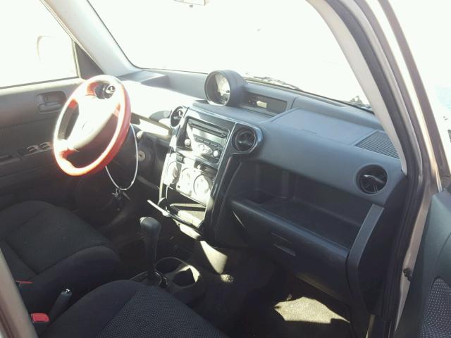 JTLKT324364031315 - 2006 TOYOTA SCION XB GRAY photo 9