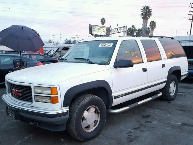 3GKFK16R4VG501934 - 1997 GMC SUBURBAN K WHITE photo 2