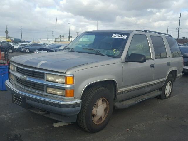 1GNEK13R7XJ461952 - 1999 CHEVROLET TAHOE K150 BEIGE photo 2