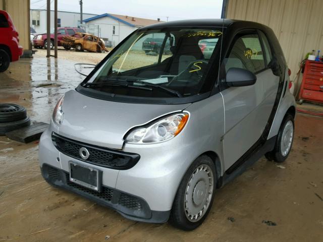 WMEEJ3BA8FK798675 - 2015 SMART FORTWO PUR TWO TONE photo 2