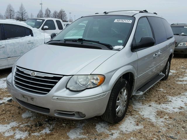 2A8GP64L26R812991 - 2006 CHRYSLER TOWN & COU SILVER photo 2