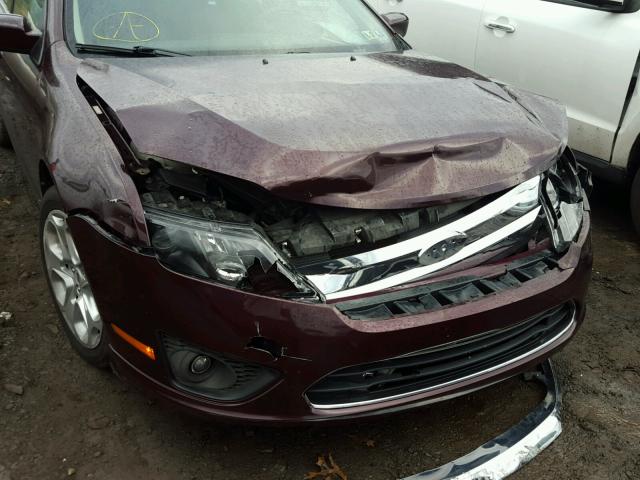 3FAHP0HA6BR327135 - 2011 FORD FUSION SE RED photo 9