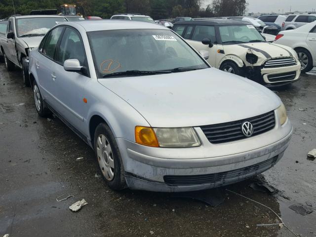 WVWMA63B9WE119241 - 1998 VOLKSWAGEN PASSAT GLS SILVER photo 1