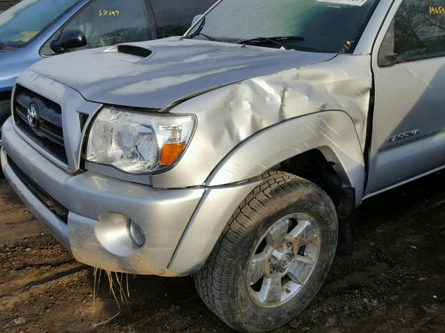 5TEKU72N45Z099377 - 2005 TOYOTA TACOMA DOU SILVER photo 9