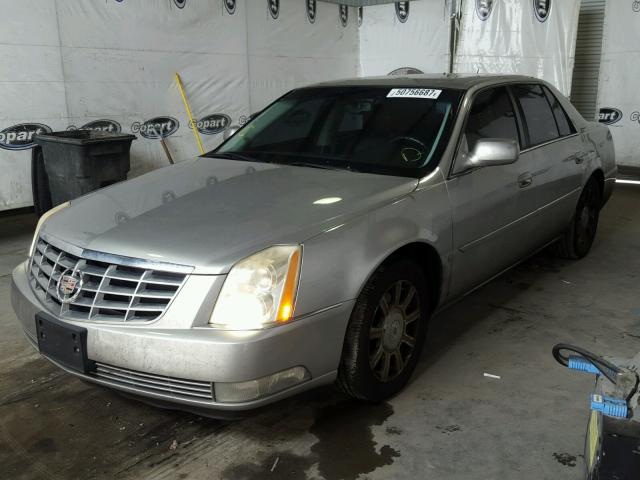 1G6KD57Y98U115001 - 2008 CADILLAC DTS SILVER photo 2