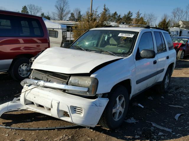 1GNDT13S452283307 - 2005 CHEVROLET TRAILBLAZE WHITE photo 2