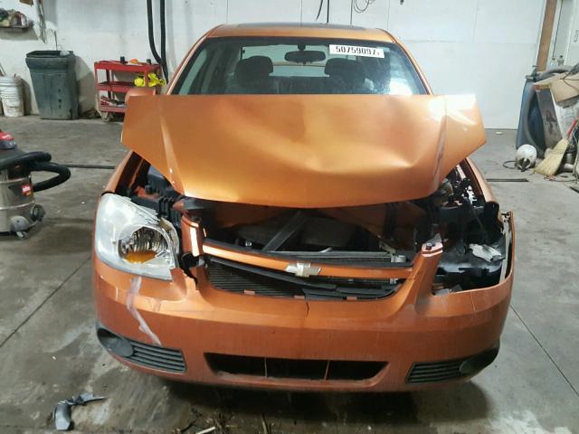 1G1AL52F357607740 - 2005 CHEVROLET COBALT LS ORANGE photo 9