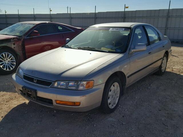 1HGCD5635TA153926 - 1996 HONDA ACCORD LX GRAY photo 2