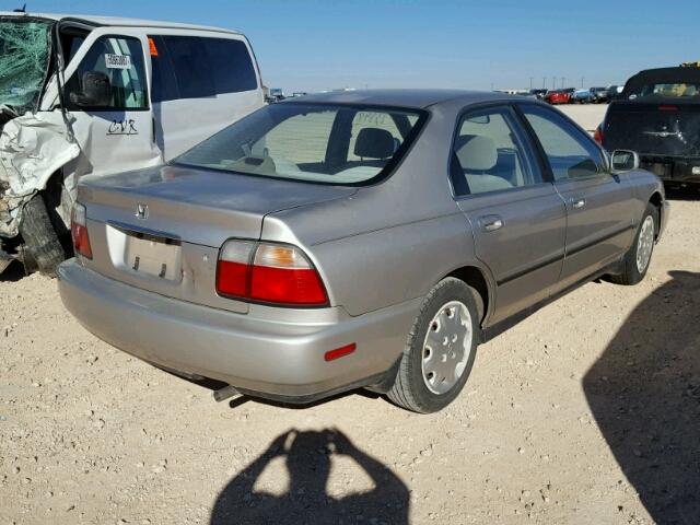 1HGCD5635TA153926 - 1996 HONDA ACCORD LX GRAY photo 4