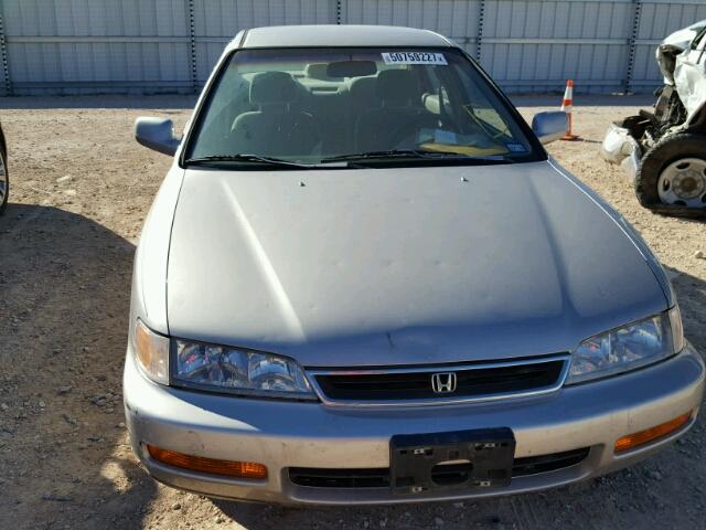 1HGCD5635TA153926 - 1996 HONDA ACCORD LX GRAY photo 9