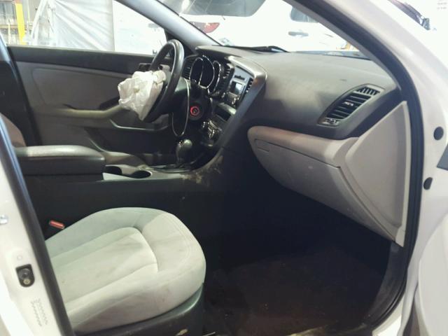 KNAGM4A75B5078038 - 2011 KIA OPTIMA LX WHITE photo 5