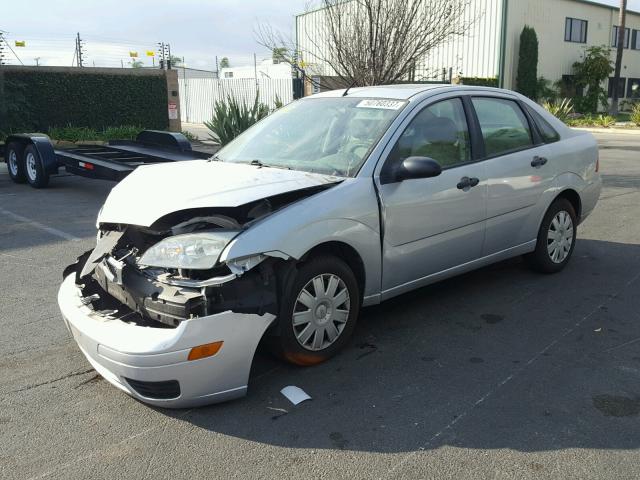 1FAFP34N25W315387 - 2005 FORD FOCUS ZX4 SILVER photo 2