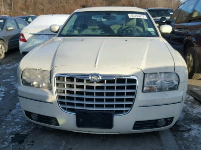 2C3JA53GX5H164001 - 2005 CHRYSLER 300 TOURIN CREAM photo 9