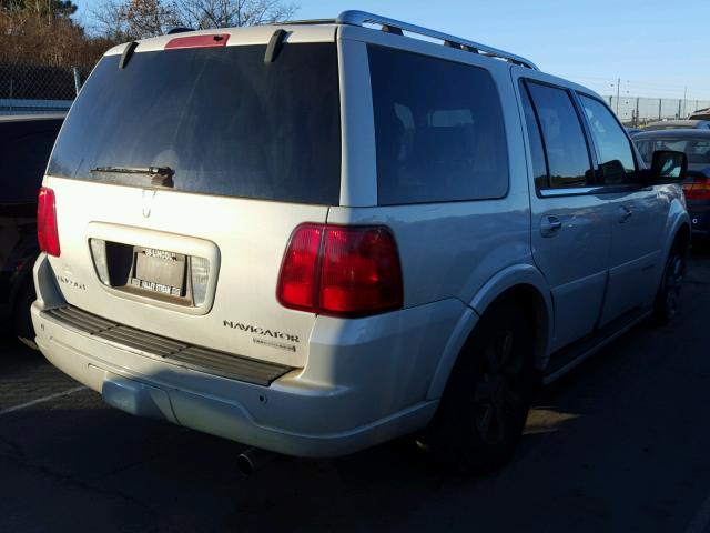 5LMFU28506LJ04269 - 2006 LINCOLN NAVIGATOR WHITE photo 4