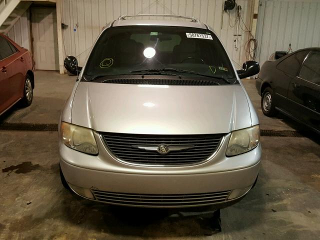 2C4GP54L34R565866 - 2004 CHRYSLER TOWN & COU SILVER photo 9